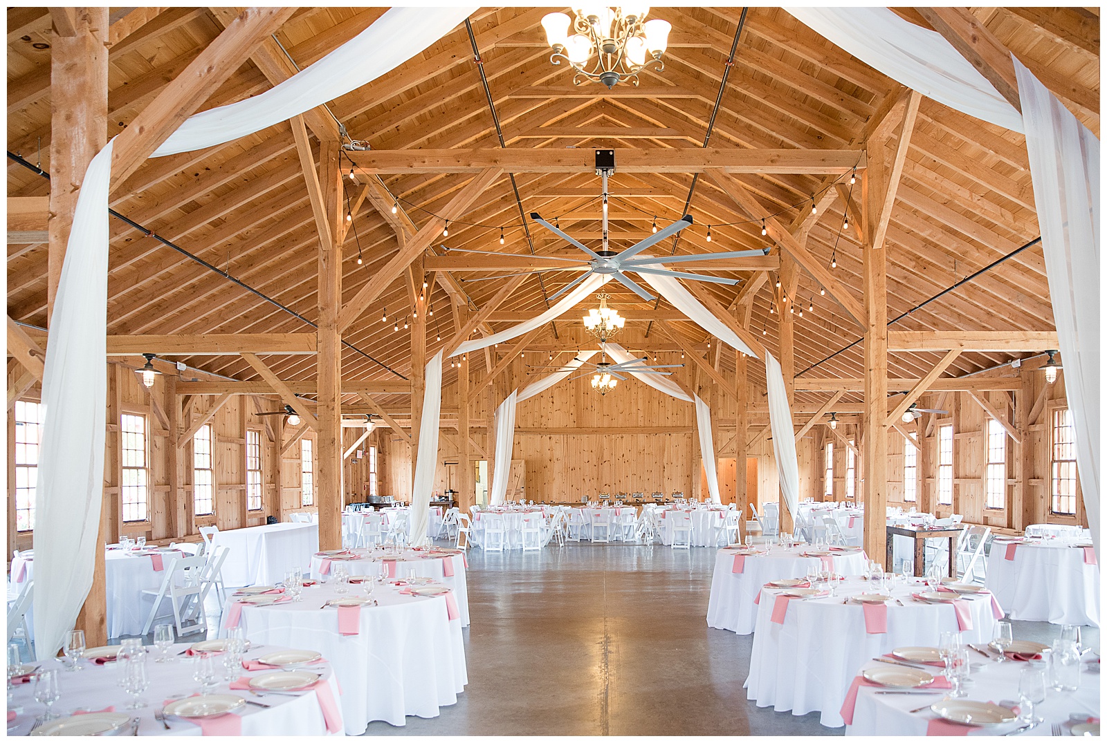 reception barn at Pond View Farms