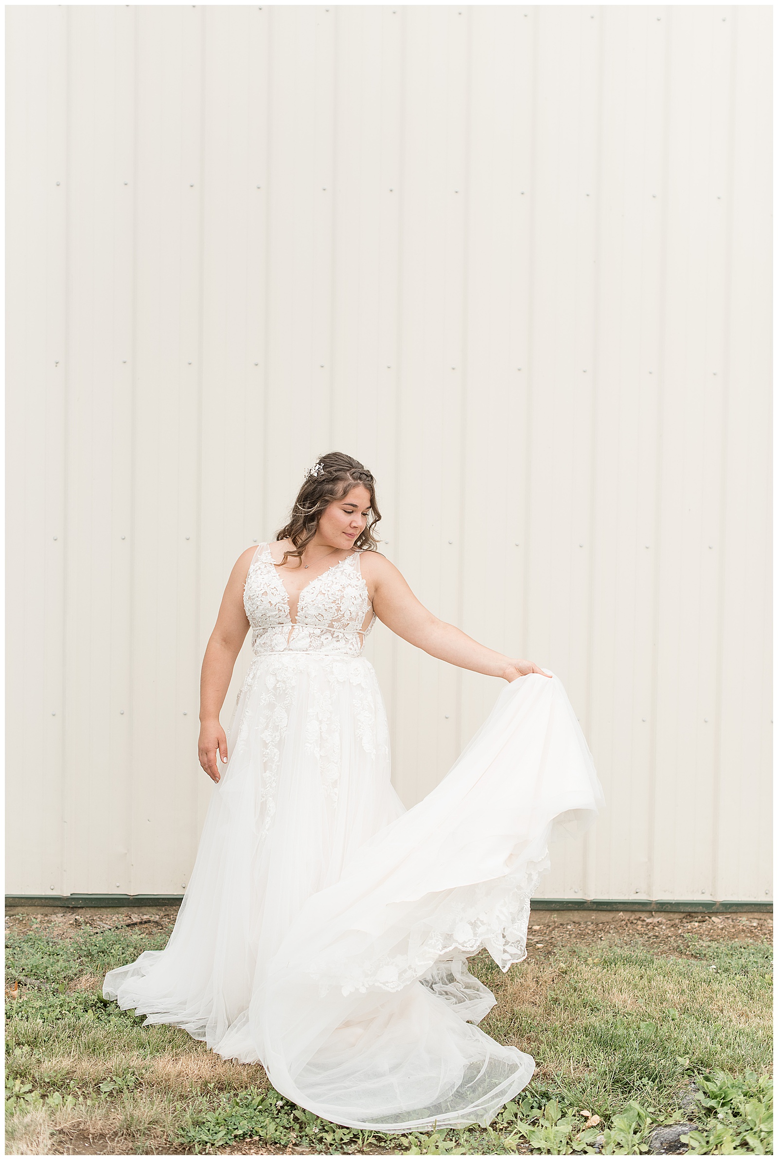 bride flowing dress back and forth for bridal portrait