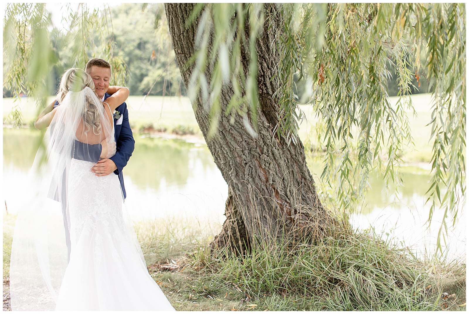 couple hugging during their first look moment under willow tree at the links at gettysburg