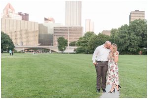 Downtown Pittsburgh Engagement Session - heathermariephoto.com